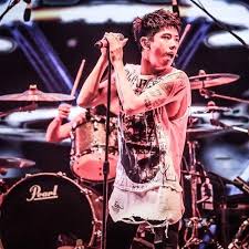 one ok rock taka in shanghai 緑髪 黒髪