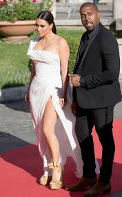 Kim Kardashian Wears Elegant White Gown In Rome With Kanye West Kim Kardashian Kardashian Style Kim Kardashian Style
