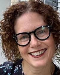 Elisa Taylor's Instagram, Twitter & Facebook