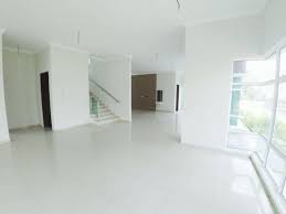 It is tucked away, nestled by the beautifully serene lake and surrounding park. Lake Valley Bandar Tun Hussein Onn Realman
