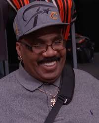 Steve spots his TWIN BROTHER in the audience! 😲