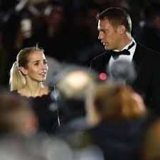 Der nationaltorwart ist vielfacher millionär. Manuel Neuer Vom Fc Bayern Und Nina Weiss Heiraten Standesamtlich