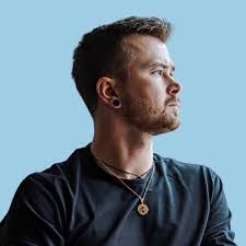 Ashleigh Russell's Instagram, Twitter & Facebook