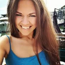 Esther Linton's Instagram, Twitter & Facebook