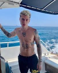Con benji & fede 2020/2021 puoi ascoltare il più grande catalogo di canzoni online gratuite del mondo offerto da benji & fede. 340 Benji E Fede Ideas In 2021 The Dreamers Idol Italian Celebrities