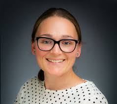 Hollie English's Instagram, Twitter & Facebook