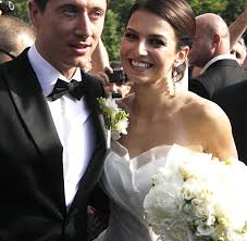 2013 hat robert lewandowski frau anna lewandowska geheiratet. Bvb Star Robert Lewandowski Heiratet Seine Jugendliebe Bilder Fotos Welt