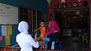 Ketua polis daerah batu pahat, asisten komisioner azhan abdul halim berkata, susulan kejadian itu. Pakar Pengasuh Kanak Kanak Perlu Jalani Saringan Kriminogenik Berkala Elak Penderaan Free Malaysia Today Fmt