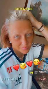 Charlotte Hartloff's Instagram, Twitter & Facebook