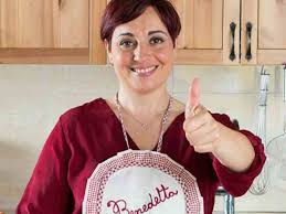 Jun 06, 2021 · benedetta rossi torna in tv con il suo programma fatto in casa con benedetta.dopo un periodo di pausa annunciato dalla cuoca social per motivi familiari, benedetta è tornata in pista con le sue. Benedetta Rossi Chi E Eta Carriera Instagram Marito