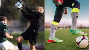 Untuk itu, disini kami akan sampaikan pengertian penalti dan apa saja yang menyebabkan tendangan penalti. Sepak Bola Sejarah Aturan Main Luas Lapangan Dan Istilah Penting Dailysia