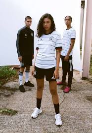 Als het nederlands elftal een wedstrijd op het ek of wk speelt, kleurt heel het land de weg naar het ek van 2020 begon voor het nederlands elftal al vroeg. Duitsland Thuisshirt 2020 2021 Voetbalshirts Com
