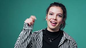 Listen to vegan on spotify. Comedian Maria Clara Groppler Im Peta Video Interview Zum Veganen Leben Fur Mich Gibt Es Kein Zuruck Mehr Kolner News Journal