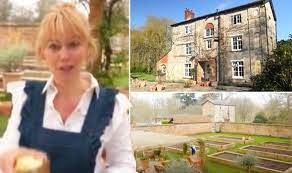 Irish chef clodagh mckenna on wild lake swimming, growing your own produce and tablescaping tips. Clodagh Mckenna Shows Off Stunning 300 Year Old Cottage On Downton Abbey Estate Pictures Express Co Uk