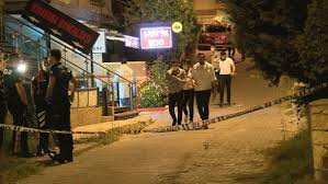 Çatışma anları bir iş yerinin güvenlik kamerasına yansıdı. Istanbul Buyukcekmece De Iki Grup Arasinda Silahli Catisma 1 Olu 3 Yarali A Haber En Son Haberler