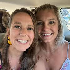 Leslie Brock's Instagram, Twitter & Facebook