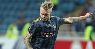 Çift, uyumlu giyim tarzlarıyla dikkat çekti. Transferde Son Dakika Gelismesi Simon Kjaer Istanbul Da Takvim