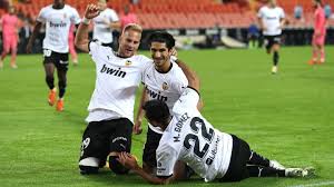 Valencia 4, real madrid 1. Valencia 4 1 Real Madrid Penalty Madness As Blancos Are Hammered At Mestalla