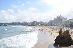 La ville est située au point de confluence de l'adour et de la nive, non loin de l'océan atlantique. Carnet De Voyage Biarritz Bayonne Et Saint Jean De Luz Les Rendez Vous De Camille