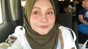 Apatah lagi, laporan akhbar itu turut menyebut bahawa wanita yang pernah bertakhta dalam hatinya itu berhasrat untuk melaksanakan perkahwinan bersama setiausaha kerja, pergerakan pemuda umno, mohd sumali reduan pada 22. Anne Ngasri Mengaku Terpaksa Buka Hijab Demi Tawaran Tinggi Gosip Tempatan Gosip Forum Cari Infonet