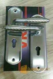 Desain dan jenis bahan yang dipilih akan menjadi penentu harga pintu rumah pun beragam tergantung dengan model yang diinginkan dan sesuai dengan model rumah. Kunci Pintu Rumah Ukuran Tanggung Vrz Handle Pintu Jakarta Barat Jualo