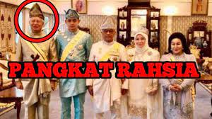 Di malaysia, sebanyak lebih kurang 700 ke 1200 pangkat datuk/dato diberi setiap tahun, manakala kurang daripada 100 orang menerima status yang setaraf di britain. Orang Kaya Indera Segara Orang Kaya Indera Shahbandar