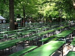 ˈʔɛŋlɪʃɐ ˈɡaʁtn̩, english garden) is a large public park in the centre of munich, bavaria, stretching from the city centre to the northeastern city limits. Englischer Garten Biergarten Chinesischer Turm My City Baby Munchen
