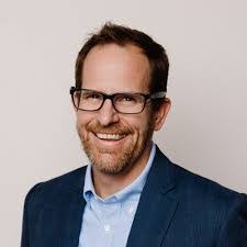 Kari Moon's Instagram, Twitter & Facebook