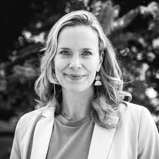 Jen Collins's Instagram, Twitter & Facebook