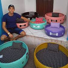 For us, a good bed provides insulation, support for our backs and as a tire guy, the circular shape of most dog beds resemble that of a tire. Brazilian Craftsman Upcycles Old Tires Into Dog Beds For Local Strays Designs Ideas On Dornob