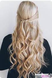 Wenn ich offene haare hab, stören die mich oft nach kurzer zeit, deshalb möchte ich gerne irgendwas, wo ich die haare zumindest nicht im gesicht herum hängen habe. Halboffene Frisur Neue Halboffene Frisuren 2019 Abiball Frisuren Halboffen Brautfrisur Halboffen Festli Down Curly Hairstyles Hair Styles Easy Hairstyles