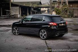Ensemble, faisons un tour d'horizon des nouveautés les plus marquantes, avec, en particulier, l'arrivée de la nouvelle boite automatique à huit rapports. 2017 Peugeot 308 Gt Line Hatchback Car Reviews