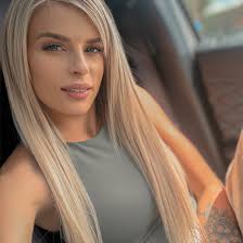 Samantha Taylor's Instagram, Twitter & Facebook