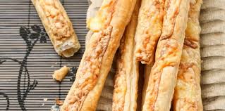Gressins Au Fromage Facile Decouvrez Les Recettes De Cuisine Actuelle En 2020 Gressins Au Fromage Recette Gressins