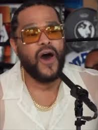 Maxwell blessed the ‘Tiny Desk’ stage with some classics! 😮‍💨🎶
