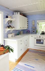 Since most of us spend our time outdoors, beach cottages can be tiny houses all tied up in a bow because they come completely furnished. Pin By Maria Moreira On Kitchen Cottage Kitchens Beach House Kitchens Home Kitchens