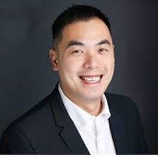 Lisa Pynn's Instagram, Twitter & Facebook