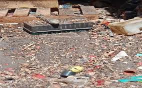 Selain itu, kejadian banjir kilat juga berpunca daripada kegiatan pembuangan sampah ke dalam sungai hingga menyebabkan pengaliran air sungai ke laut terhalang oleh sampah sarap tersebut. Bernama Radio On Twitter Sebuah Objek Dipercayai Bom Telah Ditemukan Orang Awam Di Tempat Pembuangan Sampah Sebuah Kawasan Perumahan Di Taman Sri Sentosa Dekat Sini Tengah Hari Ini Ketua Polis Daerah