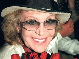 Wo die Lollo Champus schlürfte: Berliner Neubau in Silber und nachhaltigem  Holz