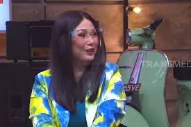 Follow & support titi dj : Berdasarkan Kisah Pribadi Titi Dj Ungkap Inspirasi Dari Lagu Bahasa Kalbu