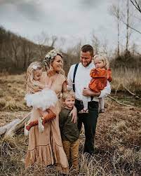 For My Fellow Photogs I Wanna Know Where You Started What Got You Started And How Long Fall Family Photo Outfits Family Picture Poses Fall Family Portraits