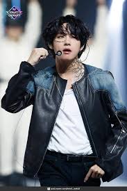 9 Potret V Bts Dengan Tato Di Leher Makin Dicintai Army
