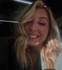 Lisa Sollars's Instagram, Twitter & Facebook