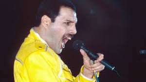 Фредди — школьник (по центру). Freddie Mercury Lost Song Time Waits For No One Premieres On Radio 2 Bbc News