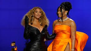Lizzo apologizes for swearing during 2021 grammys presentation. Beyonce In Schiaparelli At The Grammys The New York Times