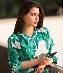 Pin By Shubham Khot On Kuwaiti Girls Beautiful Women Faces Model Beautiful Girl Face