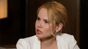 Namorada de Dado nega agressão após falar a amigos que foi enforcada