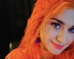 Katheryn elizabeth katy hudson (born october 25, 1984), known by her stage name katy perry, is an american singer, songwriter, businesswoman, philanthropist, and actress. Katy Perry Mostra Corpo Cinco Dias Apos Nascimento Da Filha Emais Estadao