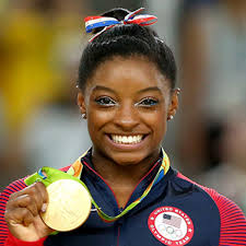 1 day ago · simone biles, the greatest gymnast of all time, who has used her influence to speak out against injustices, arrives at her second olympics prepared to soar above the sport's devastating recent. Simone Biles Biografie Olymp Medaillen Rekorde Und Alter