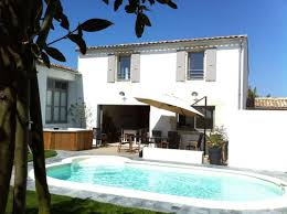 Piscine Et Jacuzzi A La Flotte Pour Un Sejour En Toute Detente Piscineetjacuzzi Laflotte Locationiledere Location Ile De Re Villa Piscine Chauffee